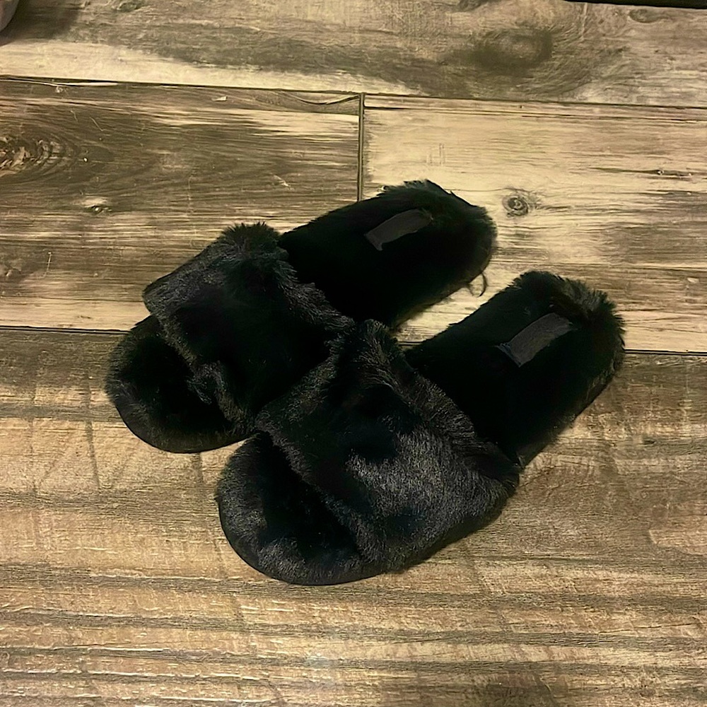 Pink VS house slippers  *New*
